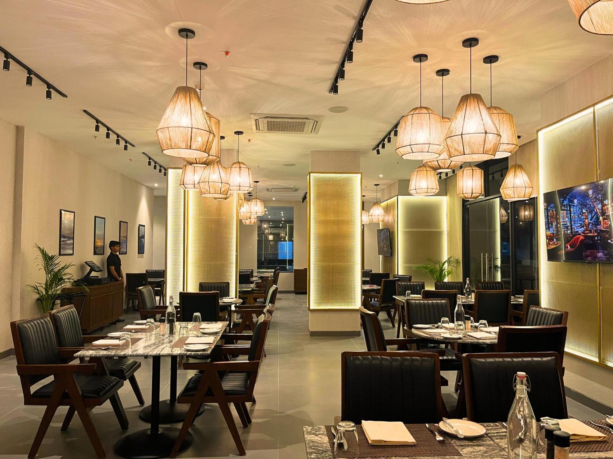 Rhythm Gurugram Hotel & Suites, Sohna Road Гургаон Экстерьер фото