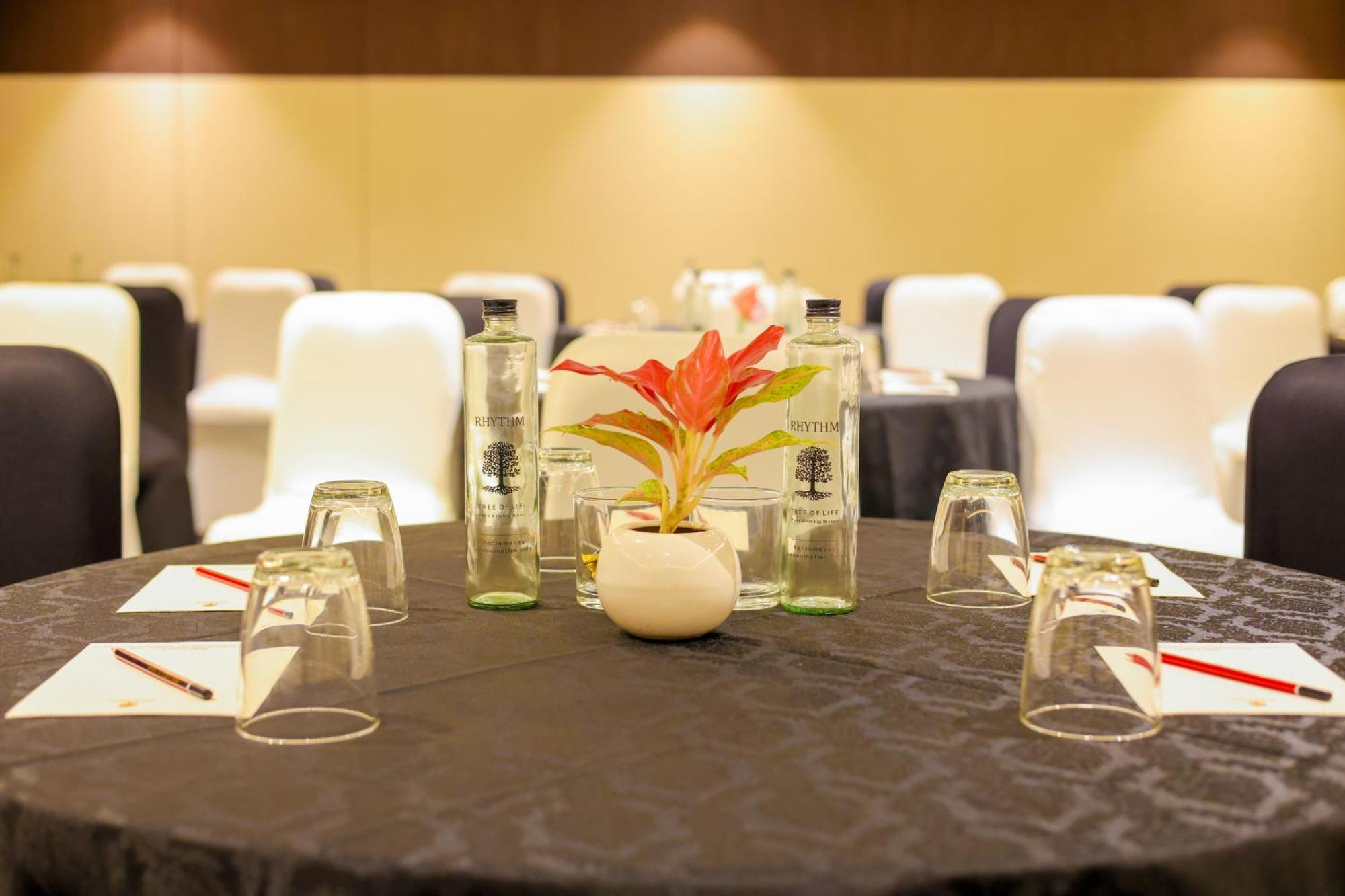 Rhythm Gurugram Hotel & Suites, Sohna Road Гургаон Экстерьер фото