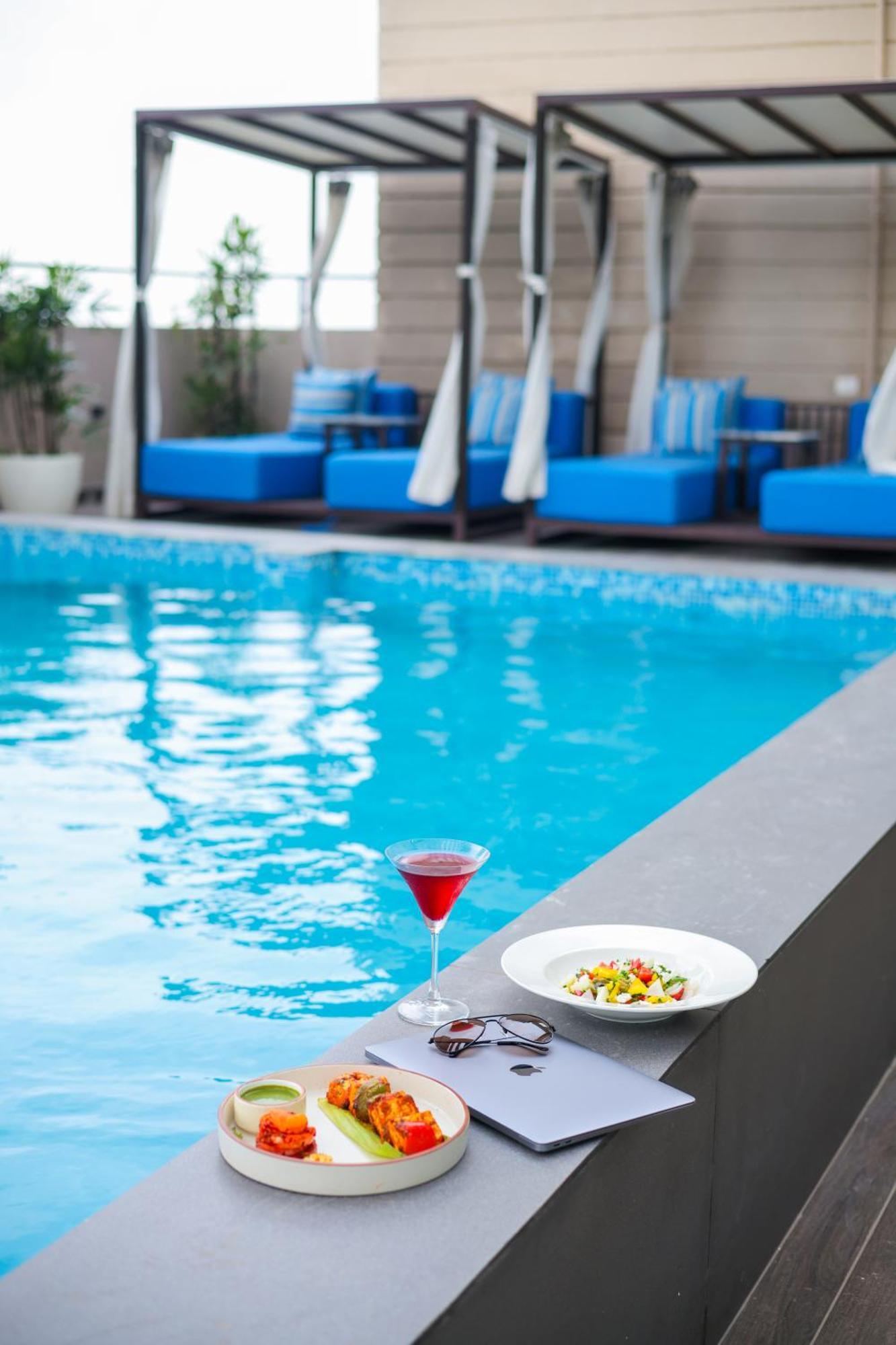 Rhythm Gurugram Hotel & Suites, Sohna Road Гургаон Экстерьер фото