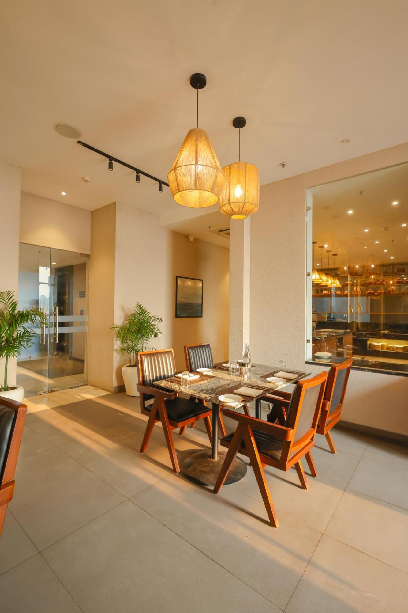 Rhythm Gurugram Hotel & Suites, Sohna Road Гургаон Экстерьер фото