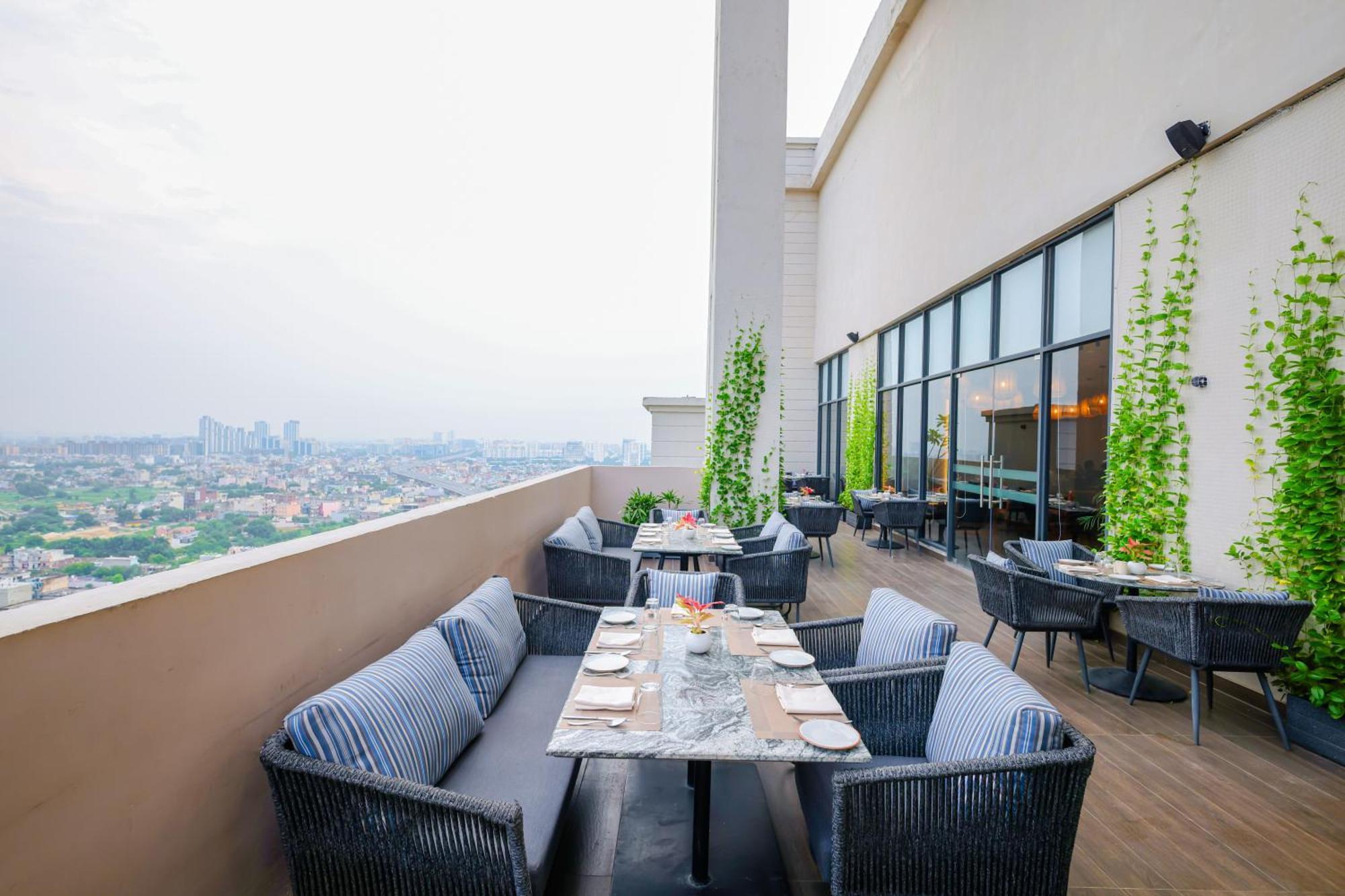 Rhythm Gurugram Hotel & Suites, Sohna Road Гургаон Экстерьер фото