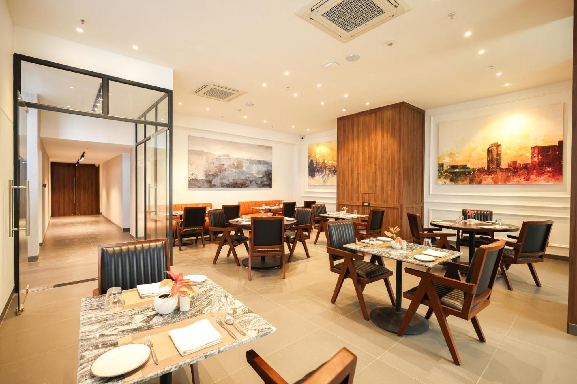 Rhythm Gurugram Hotel & Suites, Sohna Road Гургаон Экстерьер фото