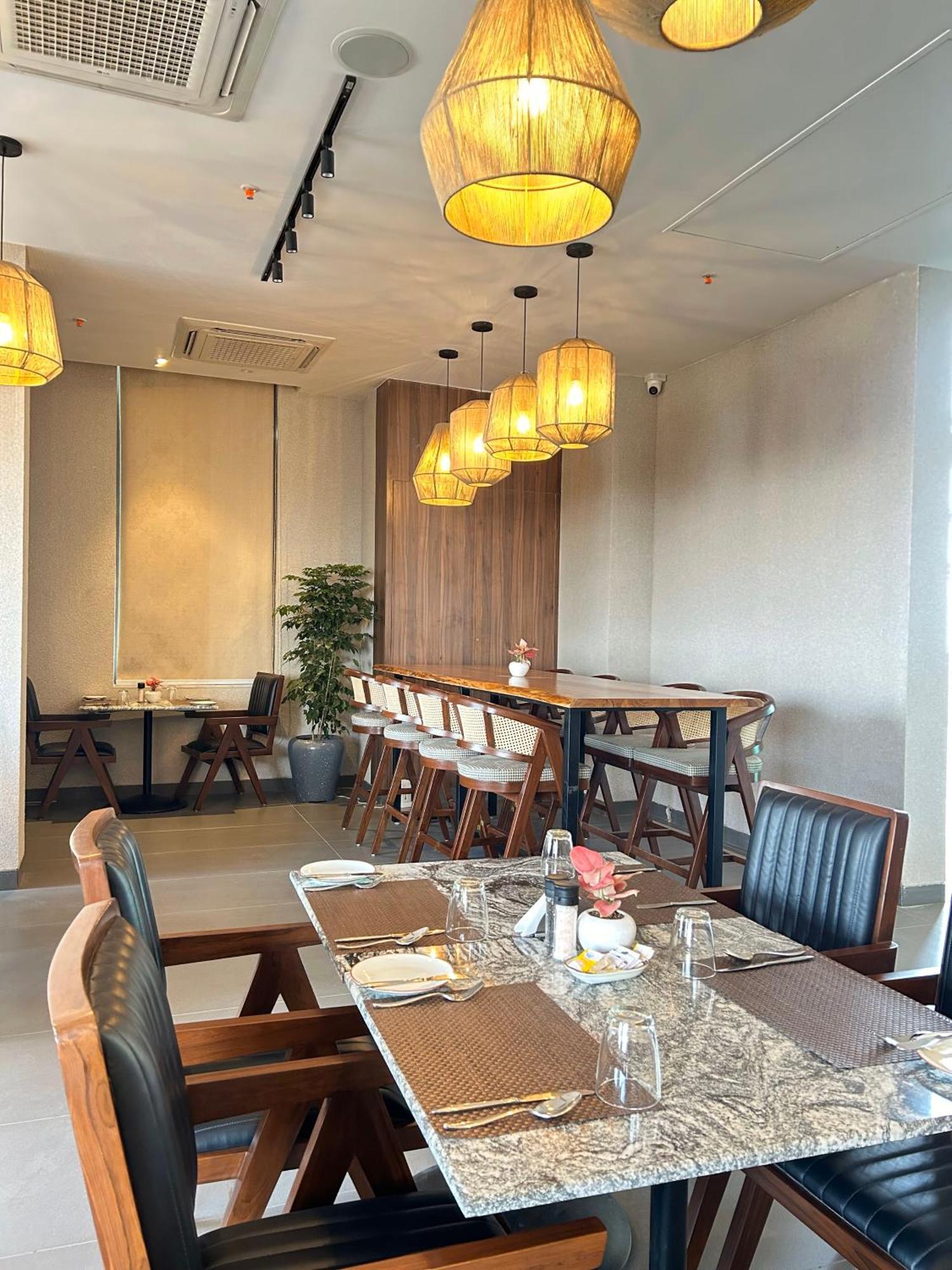 Rhythm Gurugram Hotel & Suites, Sohna Road Гургаон Экстерьер фото