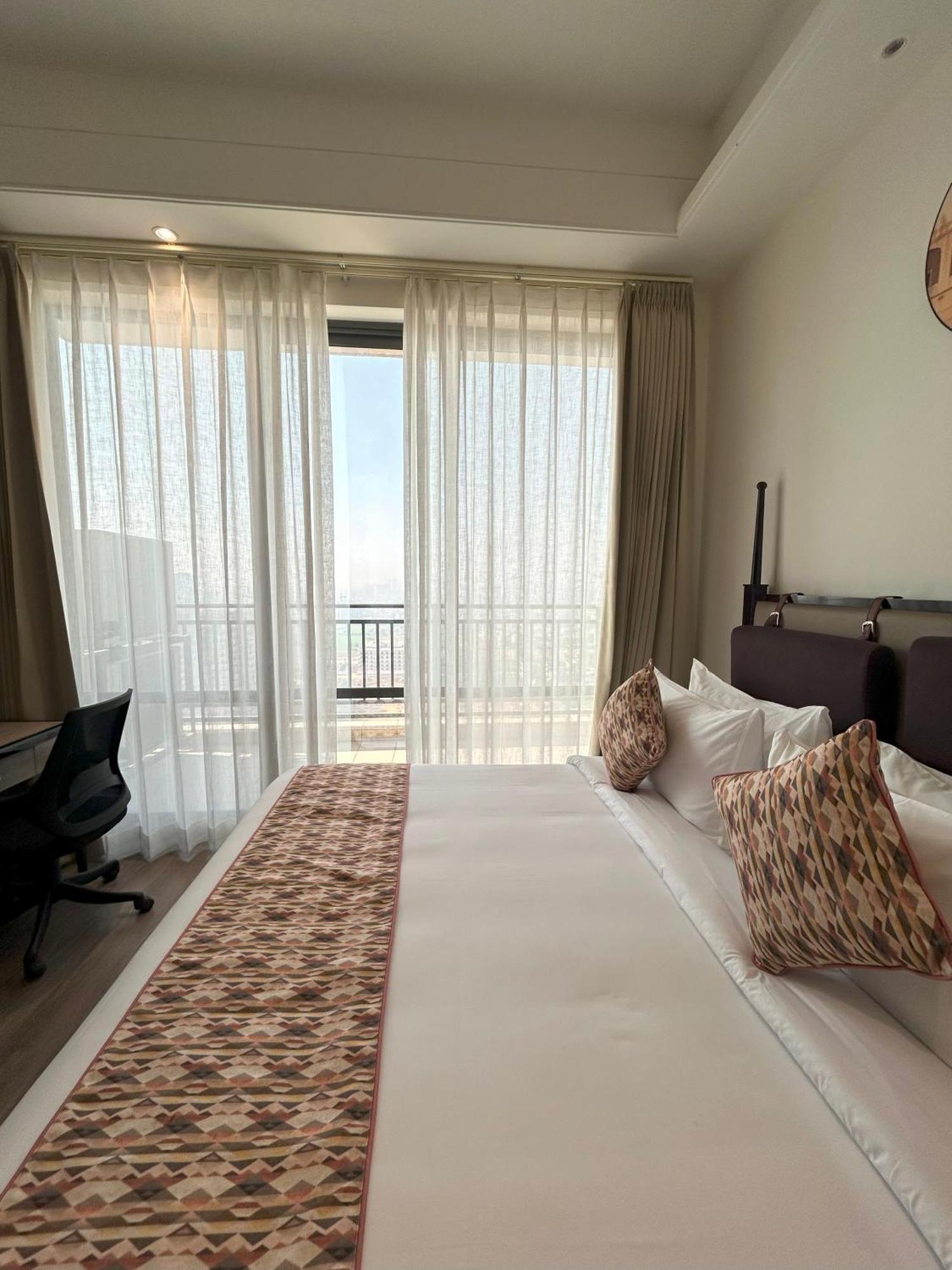 Rhythm Gurugram Hotel & Suites, Sohna Road Гургаон Экстерьер фото